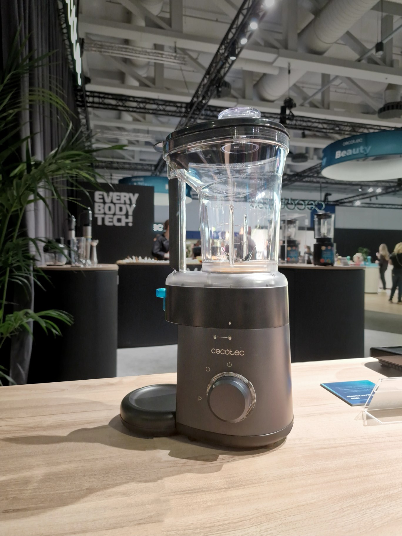 Millstone Nutri Blender esposto allo stand Cecotec a IFA 2025